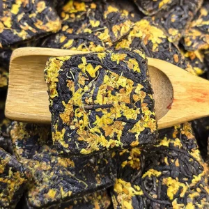 Aromatic Oolong Osmanthus Tea Refreshing Flavor Black Tea Exquisite Compressed Tea Cakes