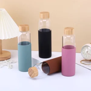 Custom 500ml Transparent Clear High Borosilicate Glass American Style Travel Water Bottle with Silicone Sleeve and Bamboo Lid