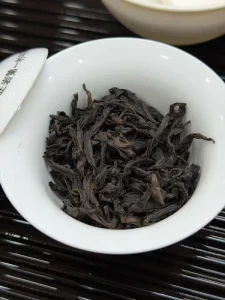 Fujian Factory Wuyi Cliff Rougui Oolong Tea Charcoal Roast Strong Spice Flavor Bulk Available OEM Gift Box