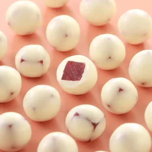 High quality Sweet Yogurt flavored Yogurt Chocolate Berry Ball Hawthorn Strawberry Balls Children’s Candy Asian Snacks