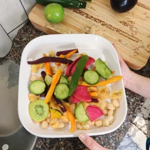 Mixed Fruits and Vegetables Healthy Snack Hard Texture and Sweet Taste Fried Processing Packaged in a Bag